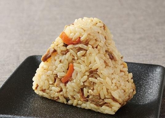 ローソン「秋の味覚」スイーツ、和栗ペースト入り2層仕立のチーズケーキ＆抹茶風味のふんわりモンブラン｜写真13