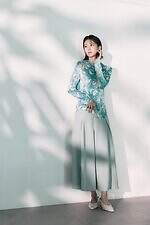 マメ クロゴウチ×ステュディオス“ボタニカル柄ベロア”のワンピース＆トップス｜写真3