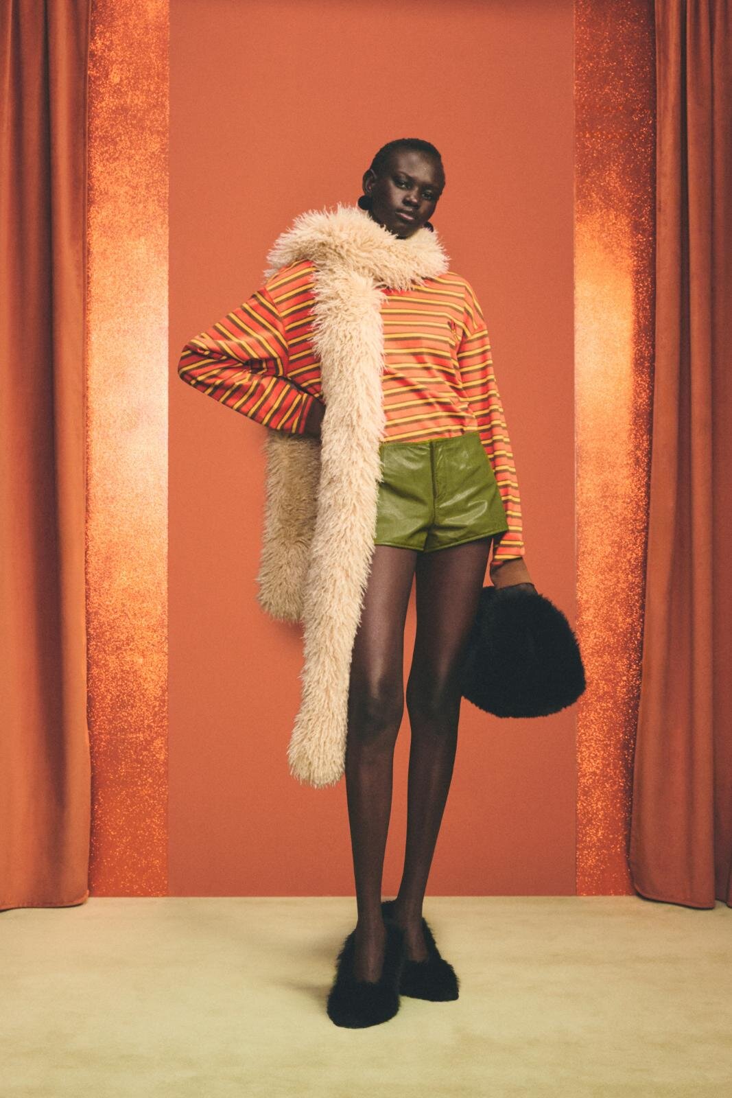 ZARA×ディズニー“ミッキー＆フレンズ”着想ウェア、ミニーのリボンカーディガンやファーコート｜写真83