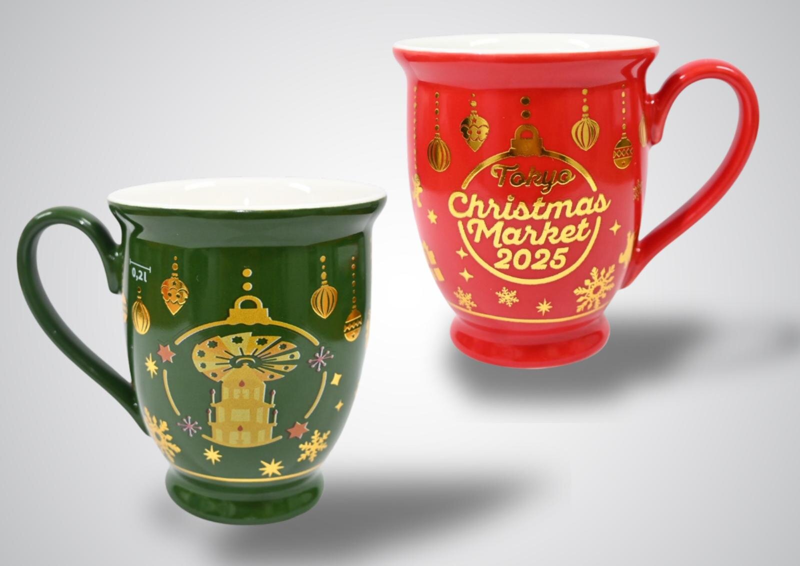 左：芝公園会場限定 フォレストグリーン 右：神宮外苑会場限定 ストロベリーレッド