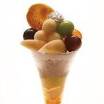 タカノフルーツパーラー“十五夜”着想パフェ、満月に見立てた栗＆団子風洋梨パルフェ｜写真1