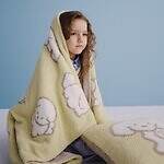 アフタヌーンティー・リビング“もふもふふかふか”犬と猫の雑貨、ルームシューズやブランケット｜写真5