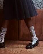 ミュウミュウ“コイン煌めく”ペニーローファー＆ロゴ入りギャザーシューズ｜写真6