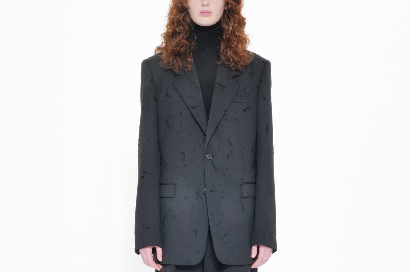 ドレスドアンドレスド“星空のようにダメージを散りばめた”テーラードジャケット、渋谷西武の限定ストアで