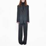 ドレスドアンドレスド“星空のようにダメージを散りばめた”テーラードジャケット、渋谷西武の限定ストアで｜写真1