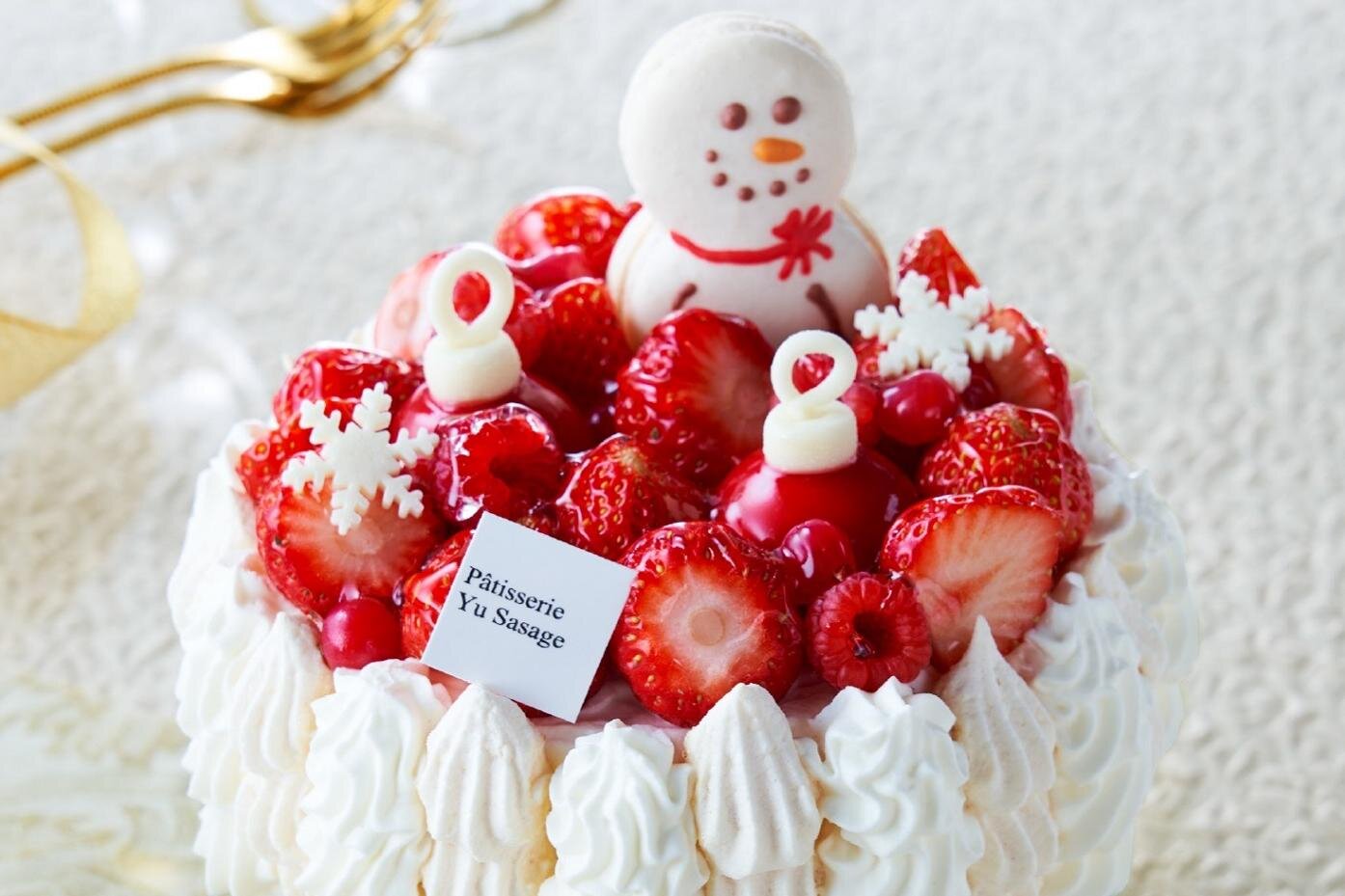 伊勢丹新宿店25年クリスマスケーキ、名パティスリーの“懐かしく新しい”ショート＆チョコレートケーキ