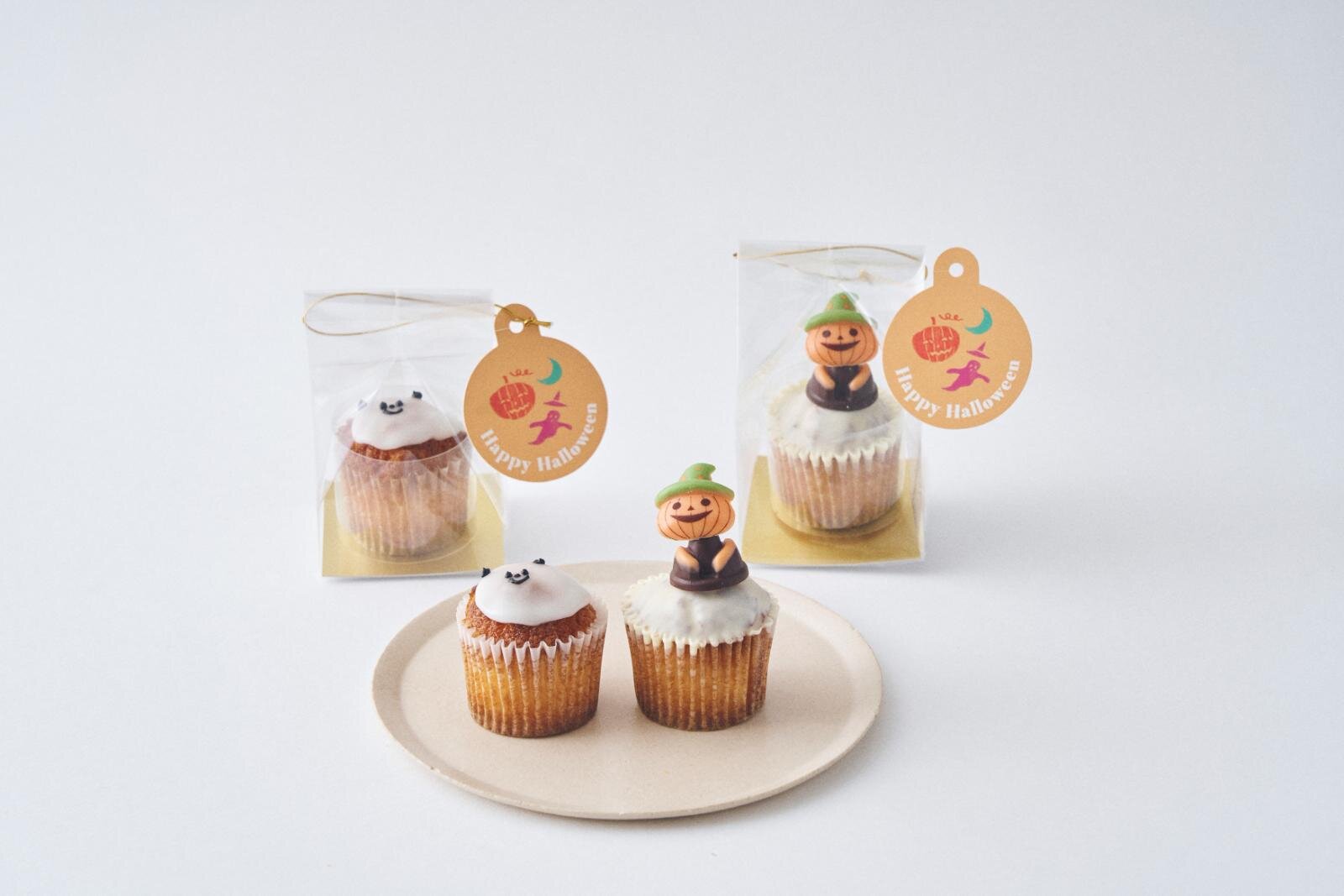 ワンカップケーキ おばけパンダカップケーキ 600円、ワンカップケーキ ハロウィンパンプキンくんカップケーキ 650円※いずれもルミネ新宿店とオンラインショップ限定