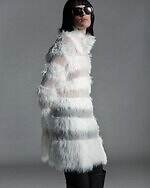 タトラス”パールホワイト”の25年秋冬アウター、花柄レースの洗練ダウンコート＆煌めくツイードブルゾン｜写真16