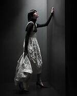 タトラス”パールホワイト”の25年秋冬アウター、花柄レースの洗練ダウンコート＆煌めくツイードブルゾン｜写真18