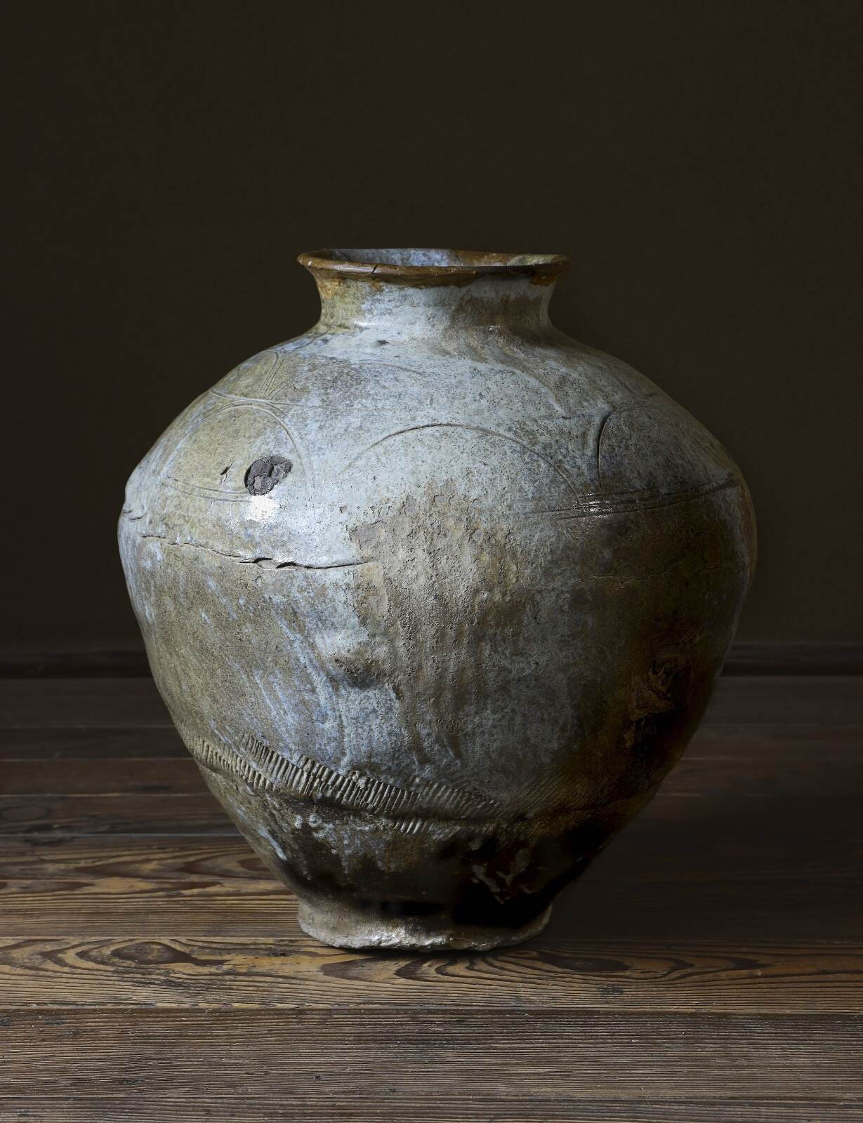 鈴木繁男蒐集 《灰釉蓮弁文壺》 渥美 平安時代末期 日本民藝館蔵