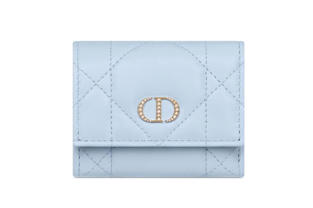 「ディオール カロ」ウィメンズ財布、パステルカラーに輝くクリスタルのCDシグネチャー