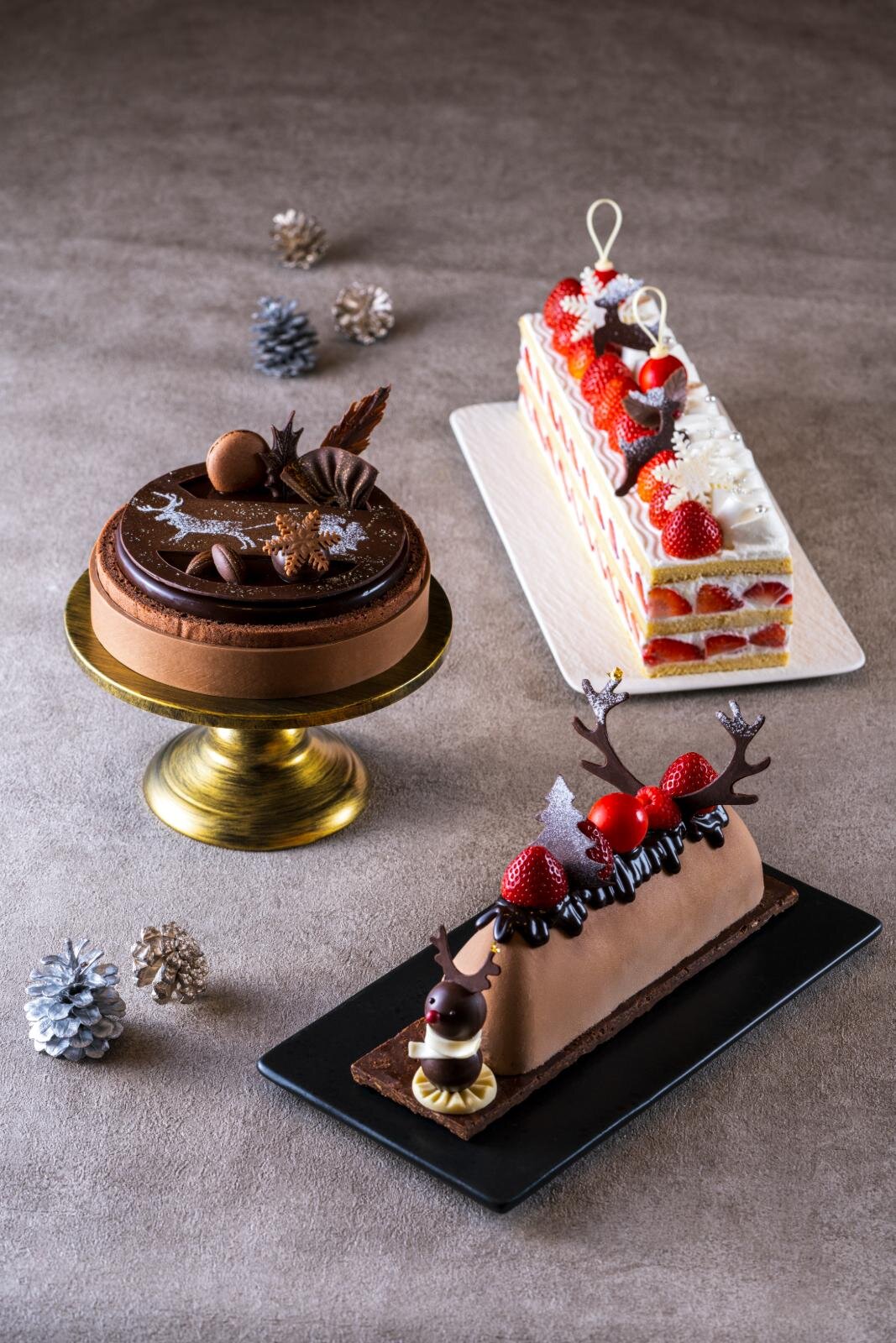 ハイアット リージェンシー 東京25年クリスマス、“隠れトナカイ”チョコムース＆ロングショートケーキ｜写真1