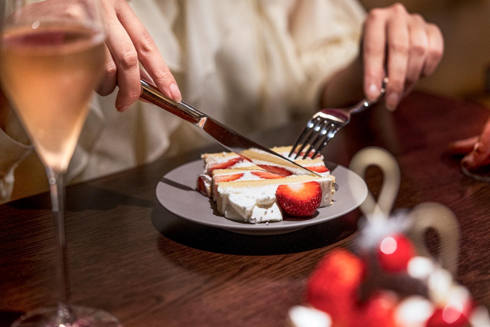 ハイアット リージェンシー 東京25年クリスマス、“隠れトナカイ”チョコムース＆ロングショートケーキ｜写真6