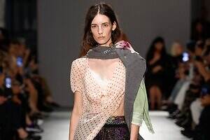 ヌメロ ヴェントゥーノ 2026年春夏コレクション - ロマンティックな反逆 | ヌメロ ヴェントゥーノ