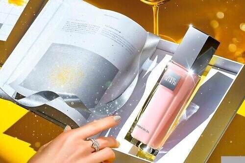 ザ・ギンザ 2025年クリスマスコフレ“アートブックモチーフ”の美容液orクリーム現品入りセット