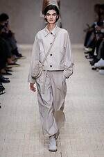 エンポリオ アルマーニ 26年春夏コレクション - 旅の煌めき、夢心地な余韻｜写真1