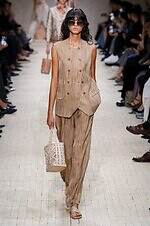 エンポリオ アルマーニ 26年春夏コレクション - 旅の煌めき、夢心地な余韻｜写真55