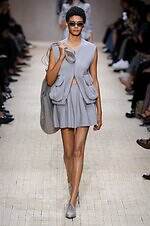 エンポリオ アルマーニ 26年春夏コレクション - 旅の煌めき、夢心地な余韻｜写真75