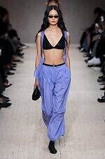 エンポリオ アルマーニ 26年春夏コレクション - 旅の煌めき、夢心地な余韻｜写真107