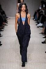 エンポリオ アルマーニ 26年春夏コレクション - 旅の煌めき、夢心地な余韻｜写真117