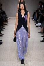 エンポリオ アルマーニ 26年春夏コレクション - 旅の煌めき、夢心地な余韻｜写真120