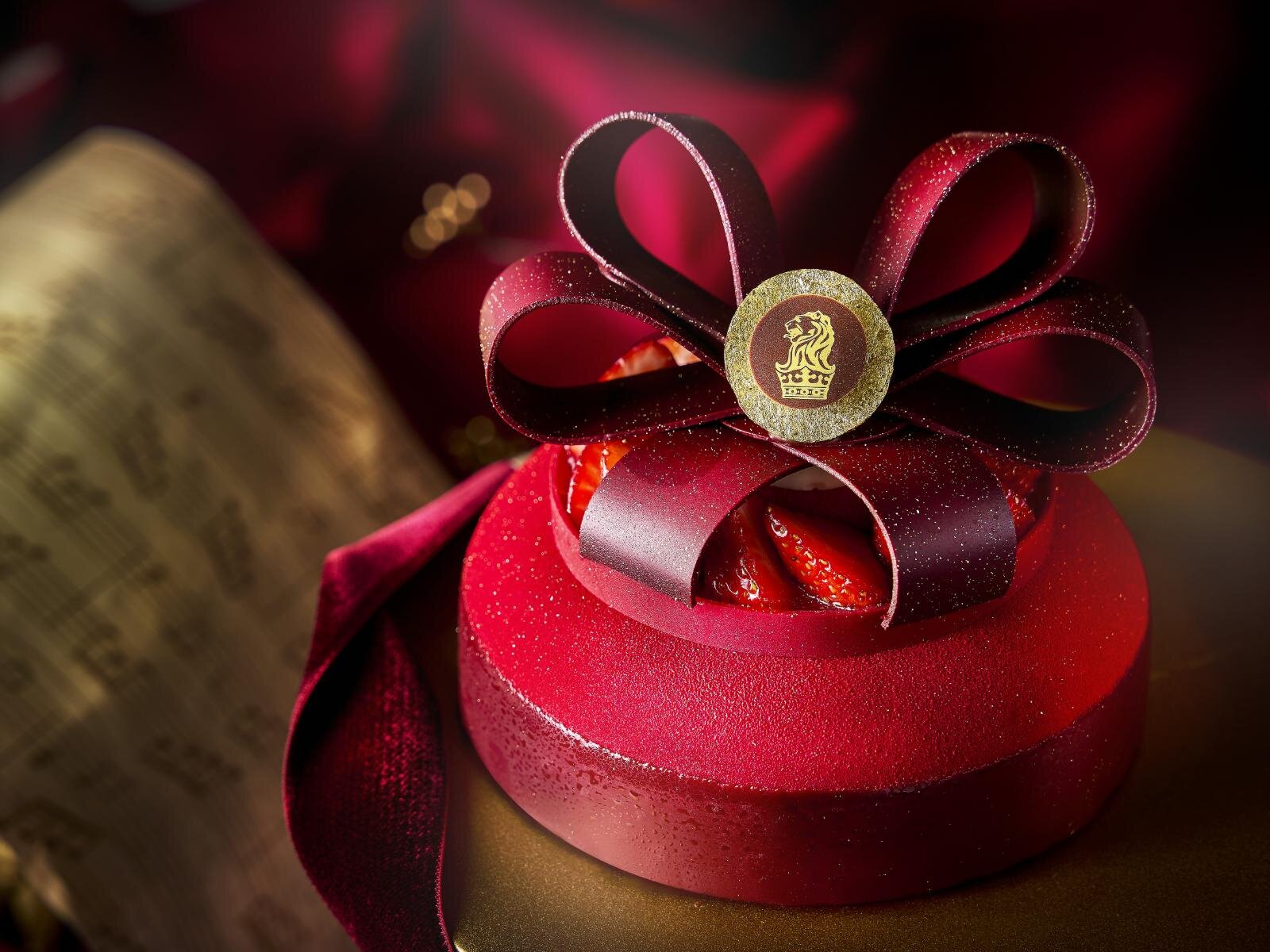 ザ・リッツ・カールトン大阪25年クリスマス、“ベルベット風リボン”の苺ケーキ＆純白チーズケーキなど｜写真2