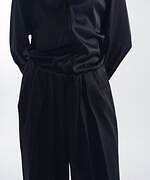 ケイスケヨシダ“ケープ仕様”2WAYトレンチコート＆大胆リボンのオーバーサイズシャツ｜写真7