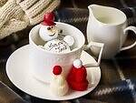 “雪だるまマシュマロ”にミルク注いでホットチョコレートに！クリスマス菓子がザ・リッツ・カールトン大阪で｜写真1