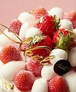 銀座三越「いちご＆クリーム」主役の25年クリスマスケーキ、“濃厚＆真っ白果肉”の苺ショートなど｜写真4