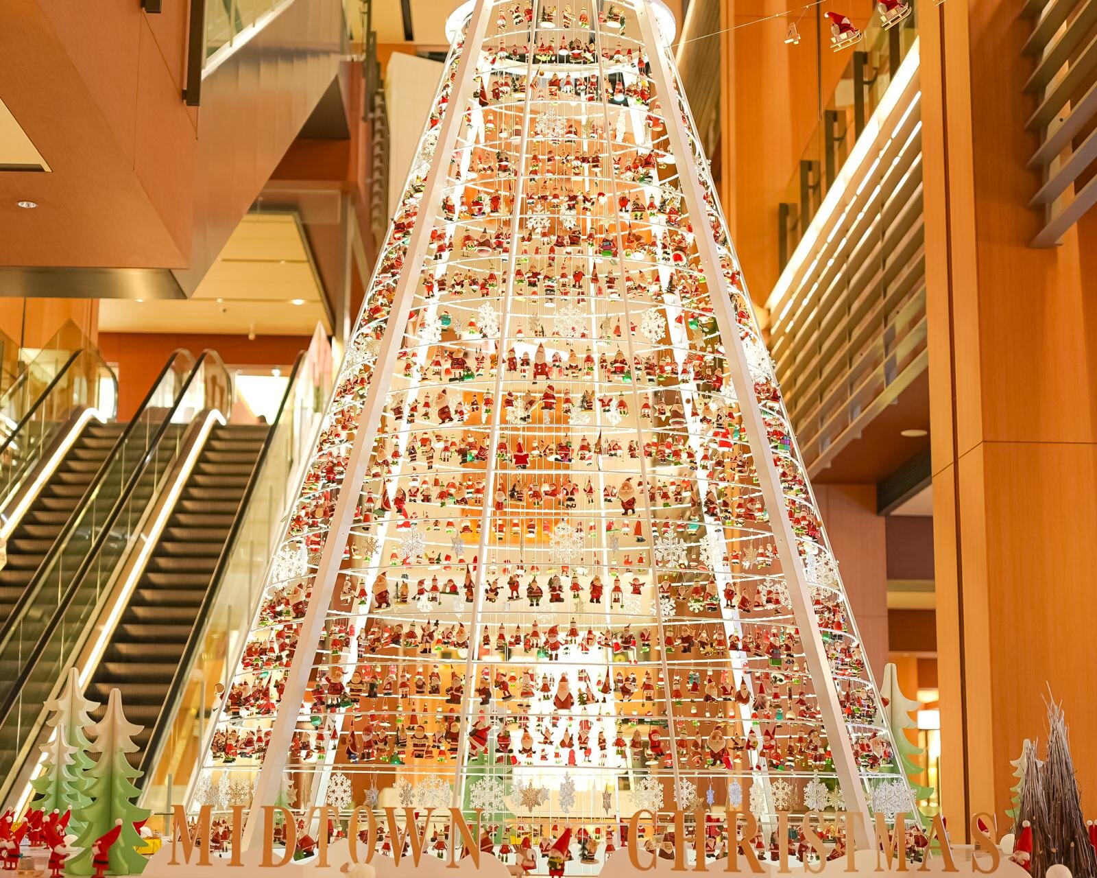 東京ミッドタウン“しゃぼん玉＆雪”が舞う25年クリスマスイルミネーション、屋外スケートリンクも｜写真6