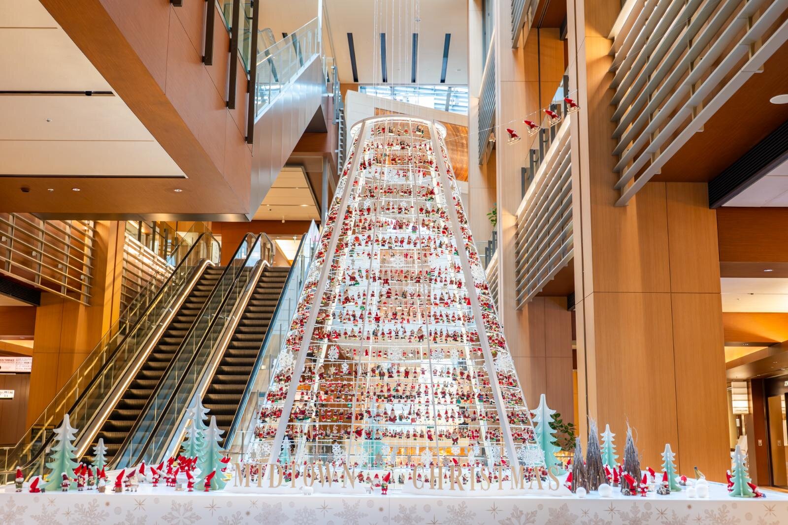 東京ミッドタウン“しゃぼん玉＆雪”が舞う25年クリスマスイルミネーション、屋外スケートリンクも｜写真20