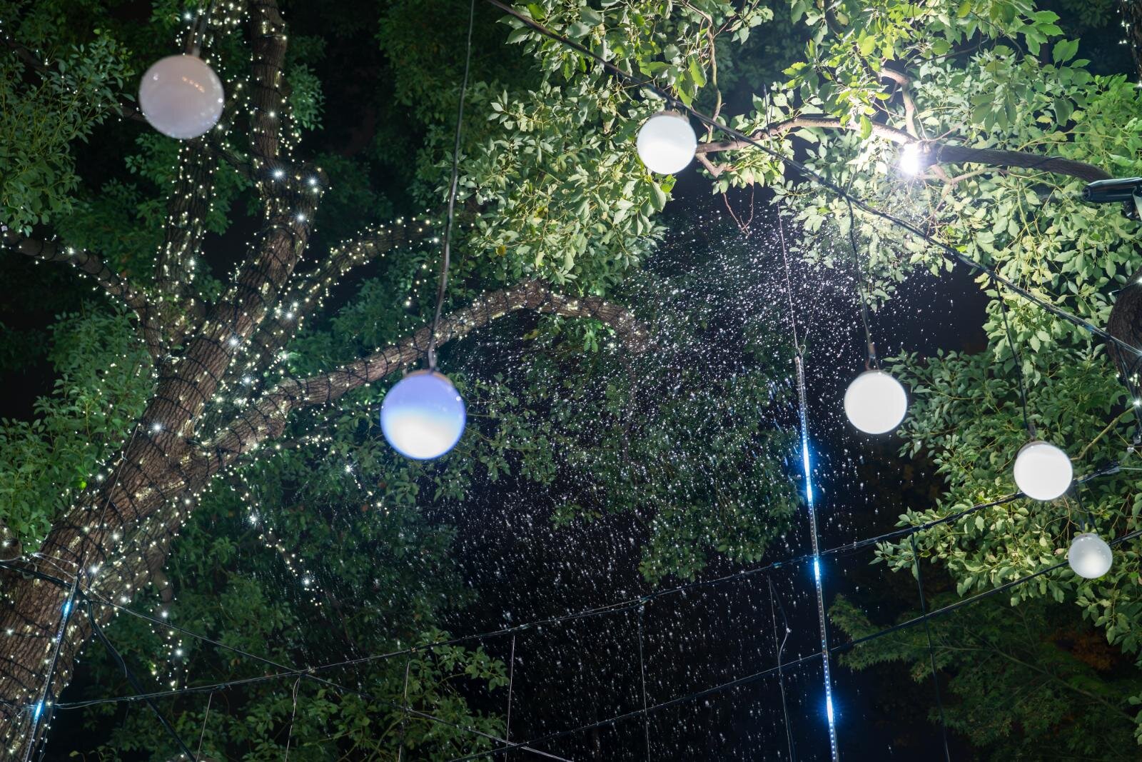 東京ミッドタウン“しゃぼん玉＆雪”が舞う25年クリスマスイルミネーション、屋外スケートリンクも｜写真14