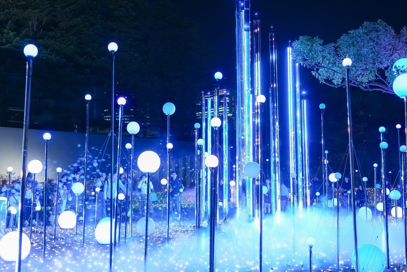 東京ミッドタウン“しゃぼん玉＆雪”が舞う25年クリスマスイルミネーション、屋外スケートリンクも｜写真1