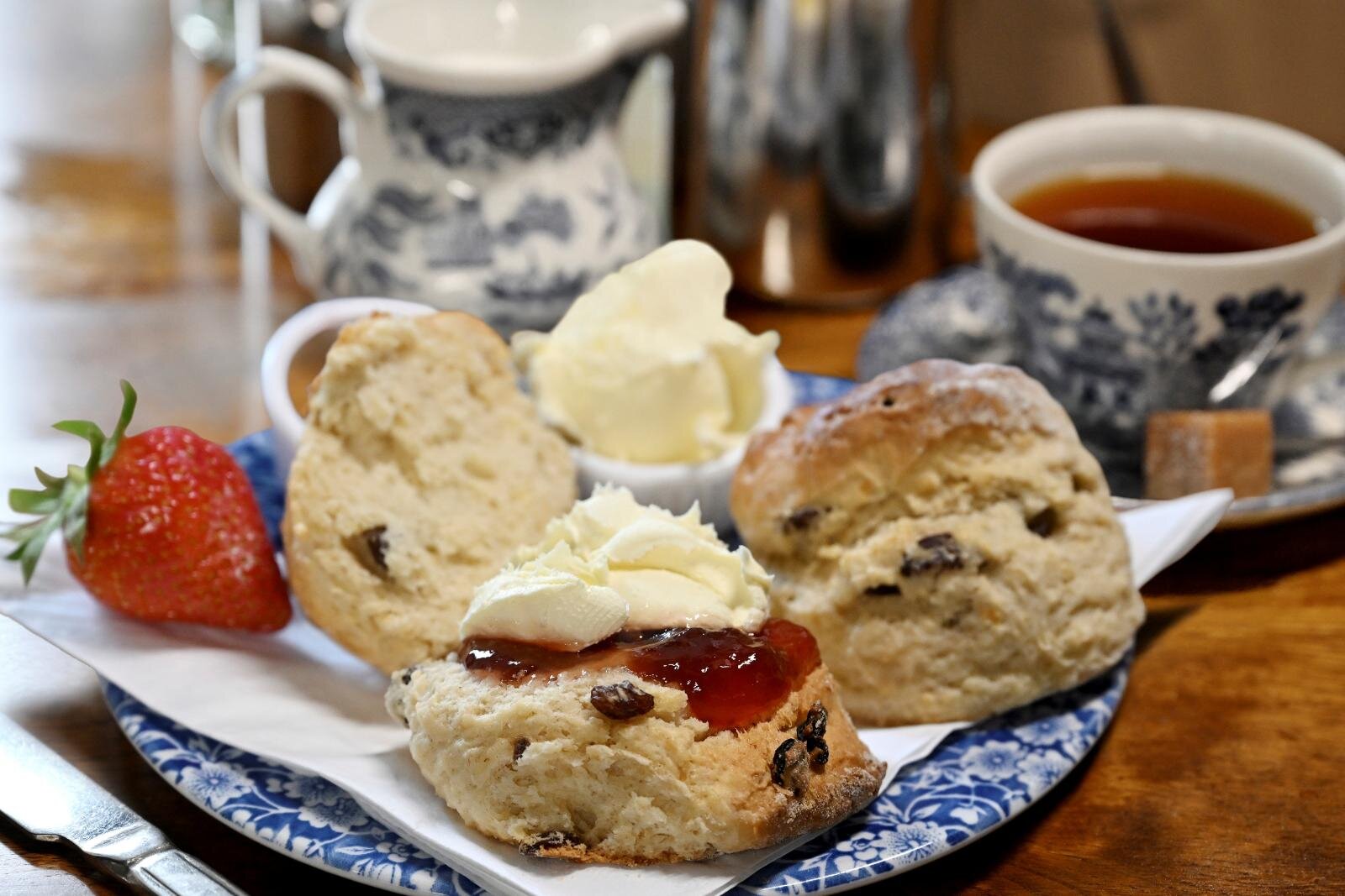 阪急うめだ本店「英国フェア2025」ラベンダー香るスコーンやキャラメル風味のプディング登場