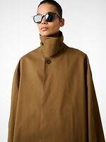 マッキントッシュ×スタジオ ニコルソン“完全防水”ゴム引きコート、ゆったりシルエットで｜写真31