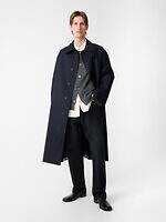 マッキントッシュ×スタジオ ニコルソン“完全防水”ゴム引きコート、ゆったりシルエットで｜写真18