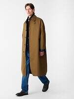 マッキントッシュ×スタジオ ニコルソン“完全防水”ゴム引きコート、ゆったりシルエットで｜写真8