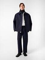 マッキントッシュ×スタジオ ニコルソン“完全防水”ゴム引きコート、ゆったりシルエットで｜写真15