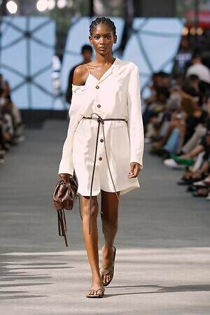 アドルフォドミンゲス(ADOLFO DOMINGUEZ) 2026年春夏ウィメンズ&メンズコレクション  - 写真2