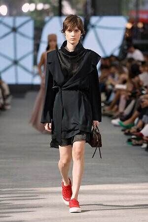 アドルフォドミンゲス(ADOLFO DOMINGUEZ) 2026年春夏ウィメンズ&メンズコレクション  - 写真11