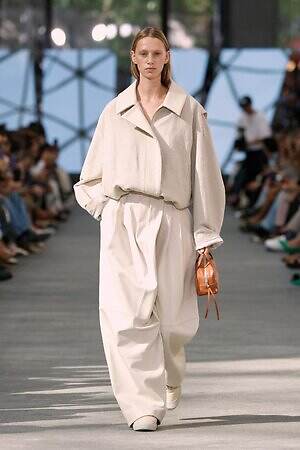 アドルフォドミンゲス(ADOLFO DOMINGUEZ) 2026年春夏ウィメンズ&メンズコレクション  - 写真16