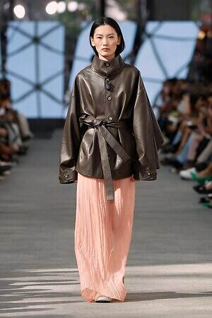 アドルフォドミンゲス(ADOLFO DOMINGUEZ) 2026年春夏ウィメンズ&メンズコレクション  - 写真18