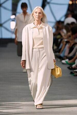 アドルフォドミンゲス(ADOLFO DOMINGUEZ) 2026年春夏ウィメンズ&メンズコレクション  - 写真19