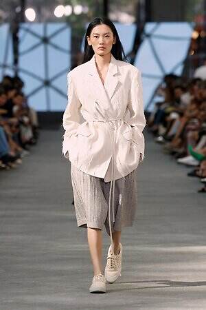 アドルフォドミンゲス(ADOLFO DOMINGUEZ) 2026年春夏ウィメンズ&メンズコレクション  - 写真37