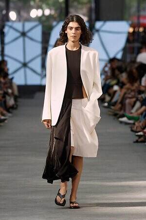 アドルフォドミンゲス(ADOLFO DOMINGUEZ) 2026年春夏ウィメンズ&メンズコレクション  - 写真38