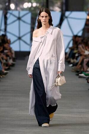 アドルフォドミンゲス(ADOLFO DOMINGUEZ) 2026年春夏ウィメンズ&メンズコレクション  - 写真45