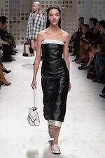 トッズ 2026年春夏ウィメンズコレクション - 開放的に、プレイフルに着こなすレザー｜写真5