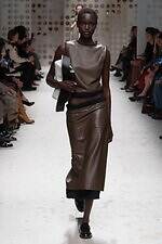 トッズ 2026年春夏ウィメンズコレクション - 開放的に、プレイフルに着こなすレザー｜写真13