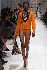 トッズ 2026年春夏ウィメンズコレクション - 開放的に、プレイフルに着こなすレザー｜写真14