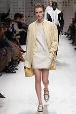 トッズ 2026年春夏ウィメンズコレクション - 開放的に、プレイフルに着こなすレザー｜写真18